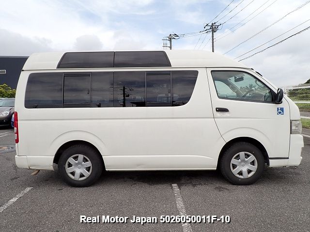 2011 TOYOTA HIACE VAN thumbnail 4