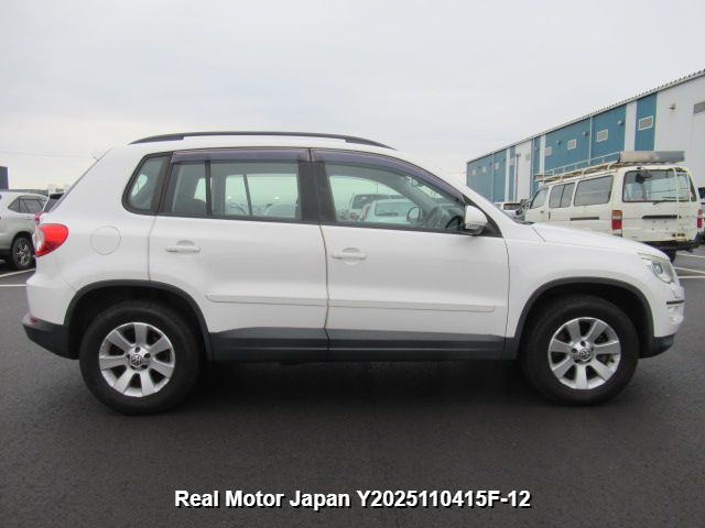 2009 VOLKSWAGEN TIGUAN thumbnail 4