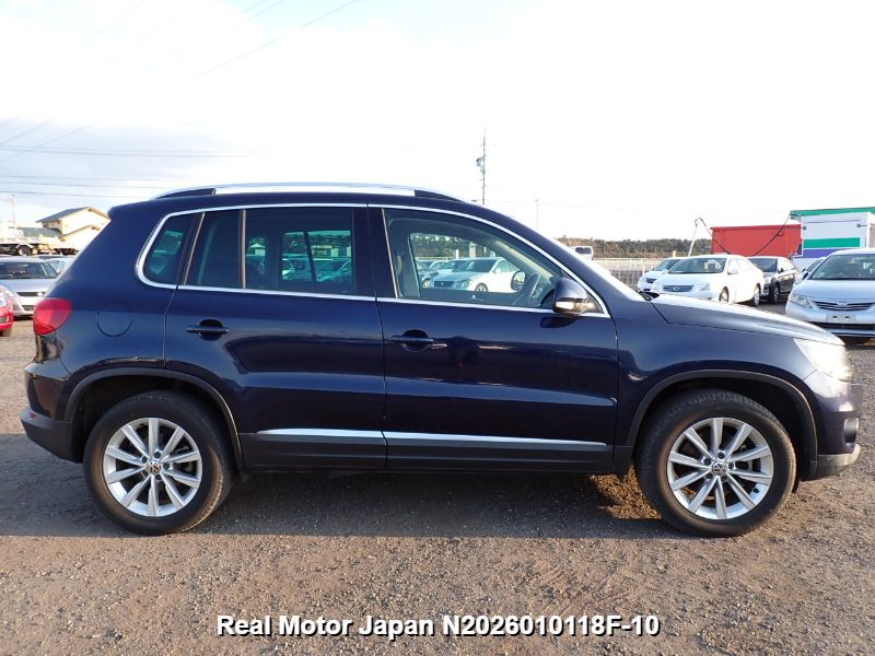2015 VOLKSWAGEN TIGUAN thumbnail 3