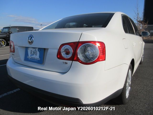 2010 VOLKSWAGEN JETTA thumbnail 4