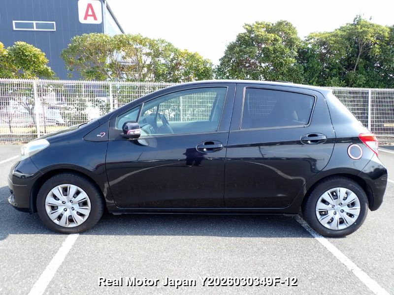 2011 TOYOTA VITZ thumbnail 3