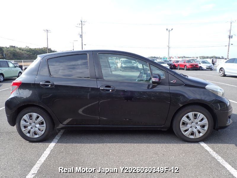 2011 TOYOTA VITZ thumbnail 4