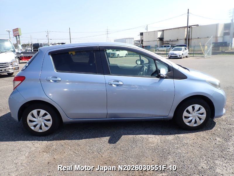 2011 TOYOTA VITZ thumbnail 3