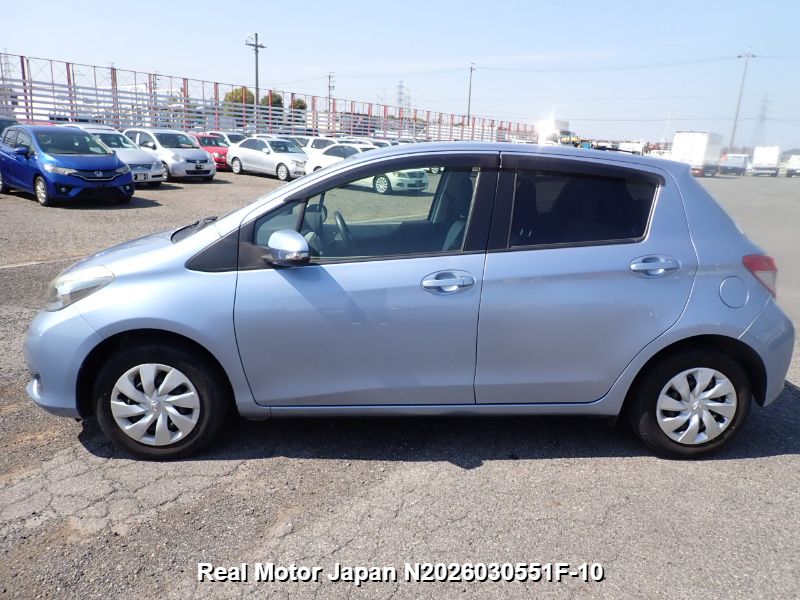 2011 TOYOTA VITZ thumbnail 4