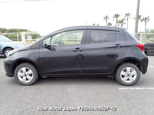 2014 TOYOTA VITZ thumbnail 3