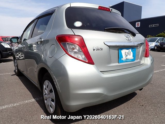 2012 TOYOTA VITZ thumbnail 3