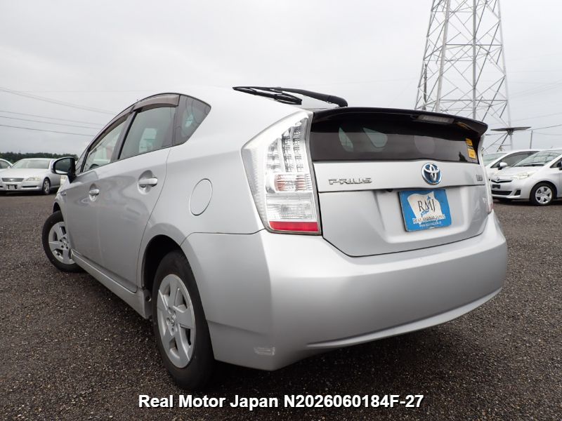 2011 TOYOTA PRIUS thumbnail 3