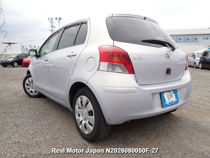 2010 TOYOTA VITZ thumbnail 3
