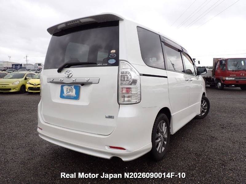 2010 TOYOTA VOXY thumbnail 4