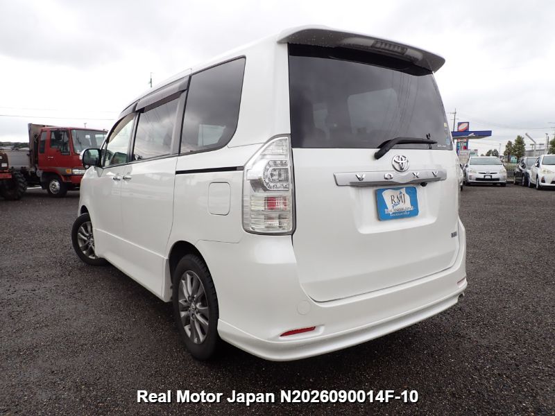 2010 TOYOTA VOXY thumbnail 3