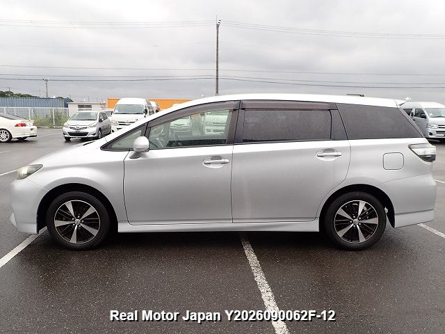 2015 TOYOTA WISH thumbnail 3