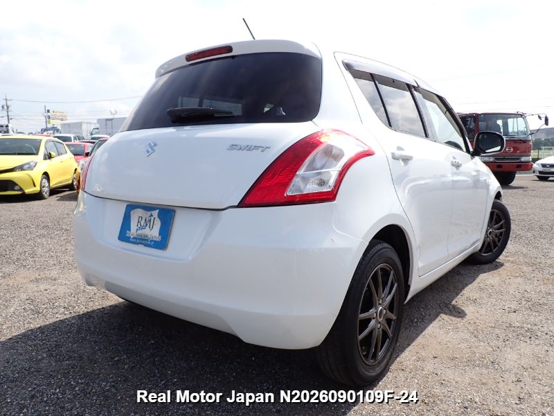 2011 SUZUKI SWIFT thumbnail 4