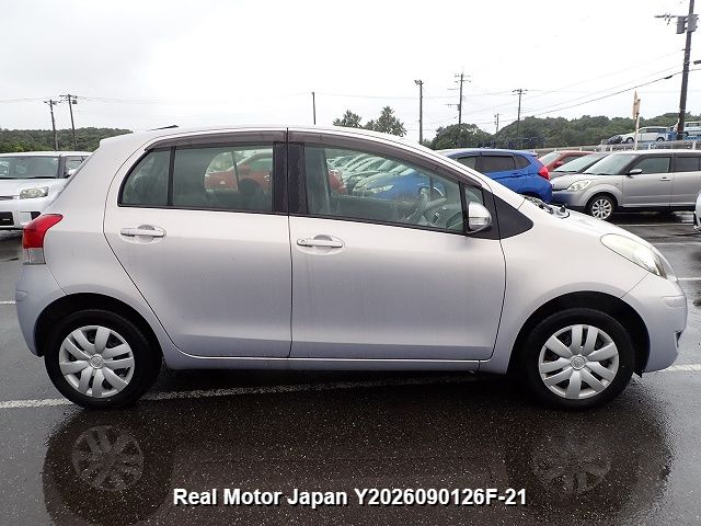 2010 TOYOTA VITZ thumbnail 4