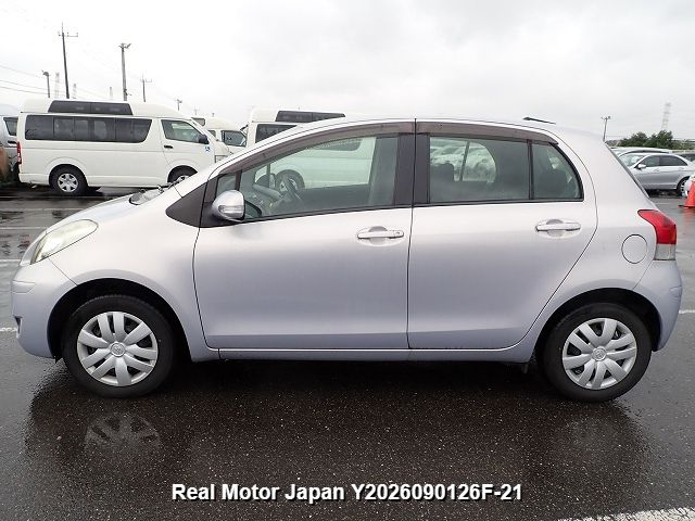 2010 TOYOTA VITZ thumbnail 3