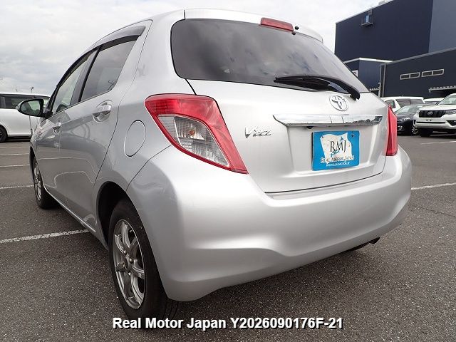 2013 TOYOTA VITZ thumbnail 4
