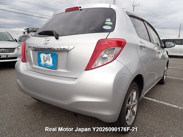 2013 TOYOTA VITZ thumbnail 3